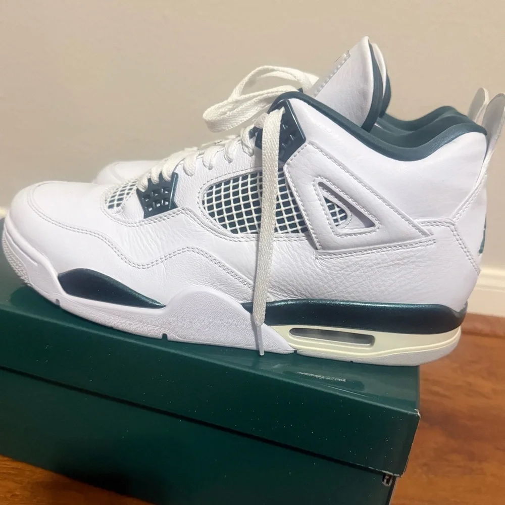 Air Jordan 4 Retro White/Oxidized Green Like New With Box Size 11 FQ8138-103
